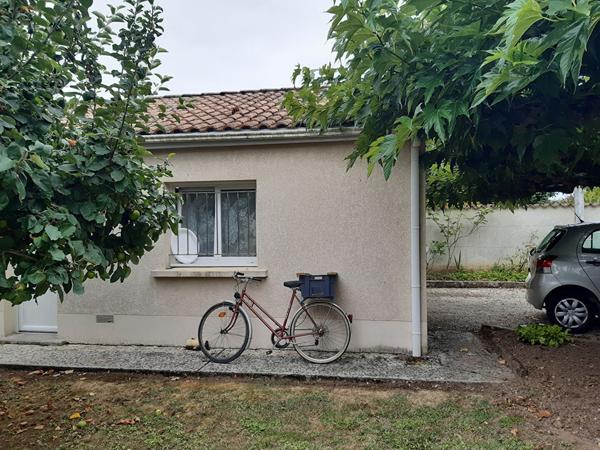 A Meschers sur Gironde, vente d'une maison de plain-pied, 83m², 3 chambres, à quelques minutes des plages, sans visà vis avec jardin arboré.