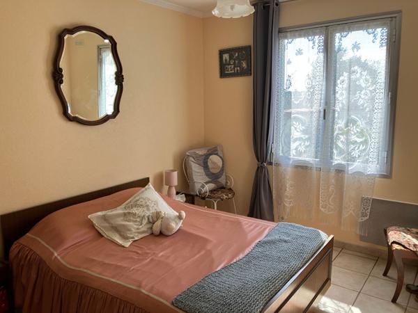 A Meschers sur Gironde, vente d'une maison de plain-pied, 83m², 3 chambres, à quelques minutes des plages, sans visà vis avec jardin arboré.