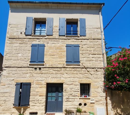 Uzès (30700) A vendre Uzes, centre historique, maison de ville 6 pièces