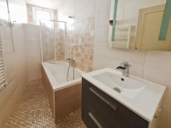 Uzès (30700) A vendre Uzes, centre historique, maison de ville 6 pièces
