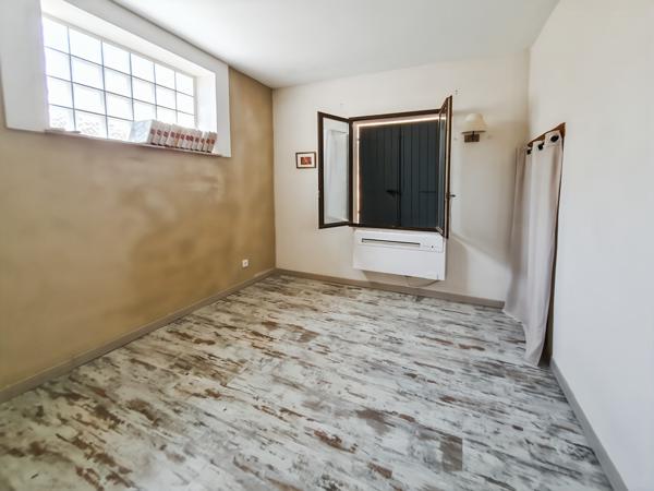 Uzès (30700) A vendre Uzes, centre historique, maison de ville 6 pièces