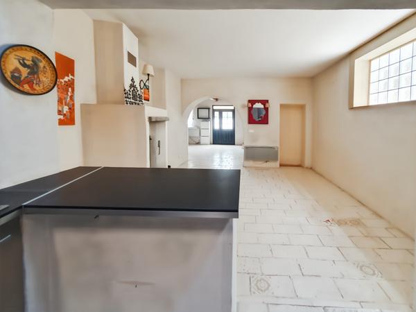 Uzès (30700) A vendre Uzes, centre historique, maison de ville 6 pièces