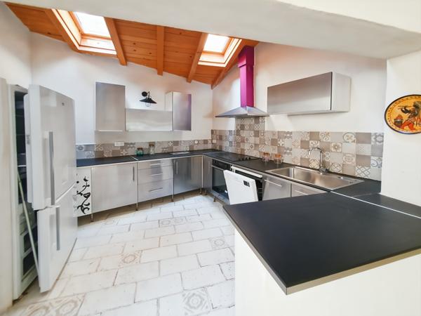 Uzès (30700) A vendre Uzes, centre historique, maison de ville 6 pièces