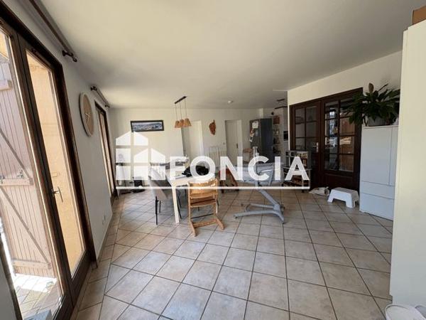 Location Maison 6 pièces 184.22 m² - 44 RUE LEON JOUHAUX Genas 69740