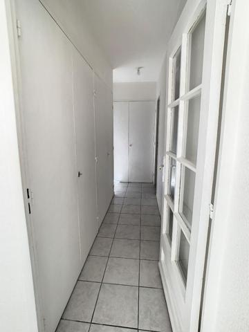 BEL APPARTEMENT CLIMATISATION REVERSIBLE 64 m² au 3ème étage dans RESIDENCE - QUARTIER CALME - PARKING - CAVE - BALCON