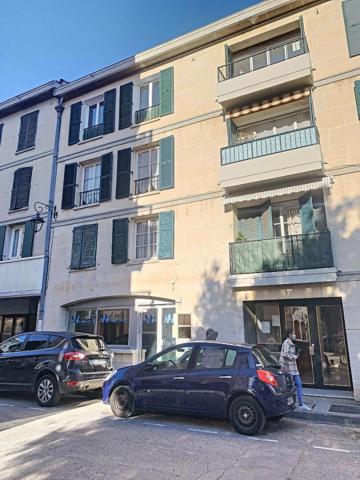BEL APPARTEMENT CLIMATISATION REVERSIBLE 64 m² au 3ème étage dans RESIDENCE - QUARTIER CALME - PARKING - CAVE - BALCON