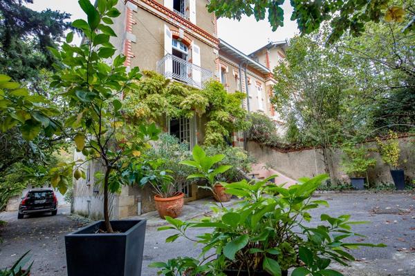 Haute ville - Maison de ville de type T5 avec garage sur terrain 1200 m2