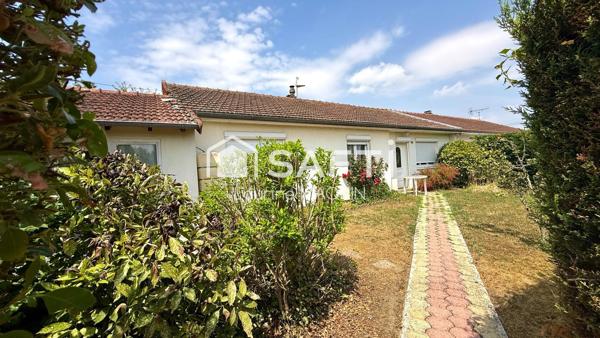 Maison plain pied disposant de trois chambres
