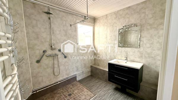 Maison plain pied disposant de trois chambres