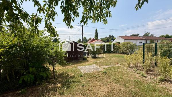 Maison plain pied disposant de trois chambres