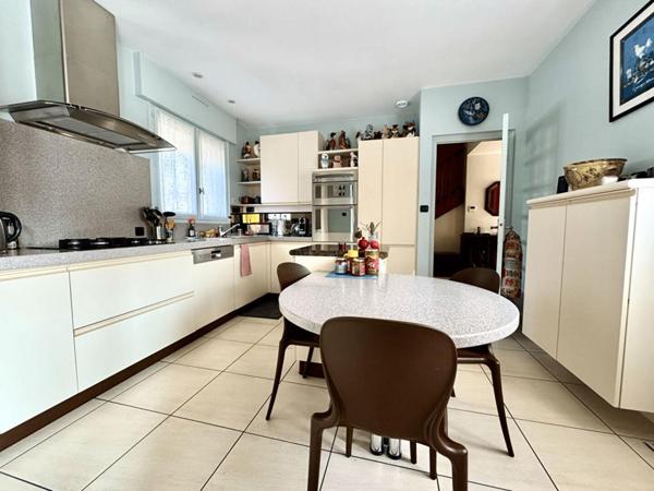 Spacieuse demeure de 434m2 - Un havre de paix à Moulin-à-Vent