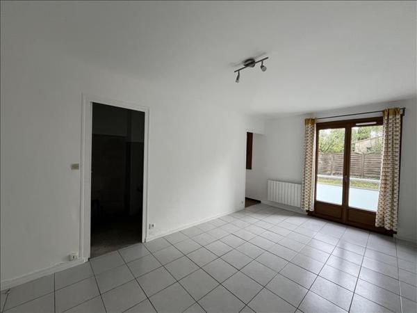 Appartement à louer 576 € CC TALENCE 1 pièce 25 m² DPE E