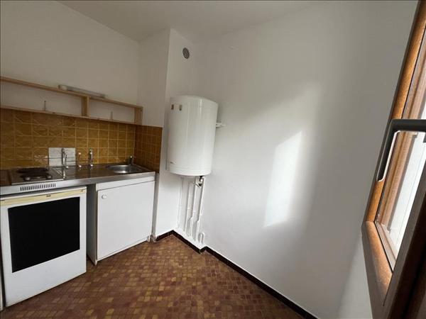 Appartement à louer 576 € CC TALENCE 1 pièce 25 m² DPE E