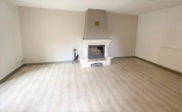 Appt/Maison. Pas de charges. 2 parkings