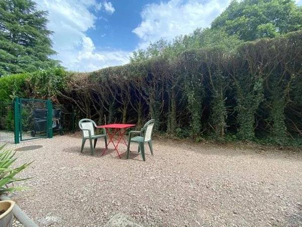 Appt/Maison. Pas de charges. 2 parkings