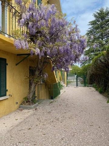 Appt/Maison. Pas de charges. 2 parkings