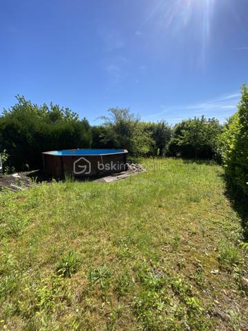 Bienvenue dans cette superbe maison située dans un quartier paisible et recherché. Construite en 1989, elle offre un environnement agréable et la proximité des commodités urbaines essentielles pour un confort de vie optimal.

Avec ses 180 m² habitables, cette maison de 6 pièces comporte une grande terrasse parfaite pour vos moments conviviaux. Grande pièce de vie, suite parental au rdc. Vous profitez de son sous-sol total avec garage. Ne manquez pas cette opportunité exceptionnelle ! 

Contactez Richard Rival pour une visite exclusive.
