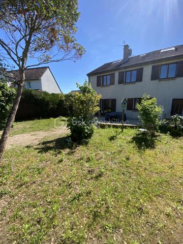 Bienvenue dans cette superbe maison située dans un quartier paisible et recherché. Construite en 1989, elle offre un environnement agréable et la proximité des commodités urbaines essentielles pour un confort de vie optimal.

Avec ses 180 m² habitables, cette maison de 6 pièces comporte une grande terrasse parfaite pour vos moments conviviaux. Grande pièce de vie, suite parental au rdc. Vous profitez de son sous-sol total avec garage. Ne manquez pas cette opportunité exceptionnelle ! 

Contactez Richard Rival pour une visite exclusive.
