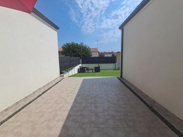 MAISON CONTEMPORAINE  TRES RECENTE 98 M2 3 CHAMBRES INTRA MUROS FONTENAY LE COMTE