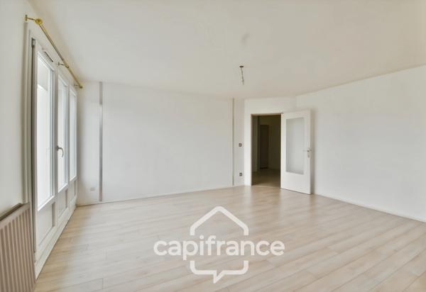 Appartement T4 lumineux avec balcon plein sud, et stationnement privatif