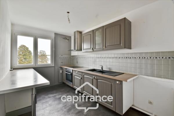 Appartement T4 lumineux avec balcon plein sud, et stationnement privatif