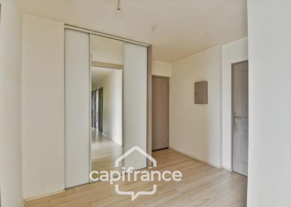 Appartement T4 lumineux avec balcon plein sud, et stationnement privatif