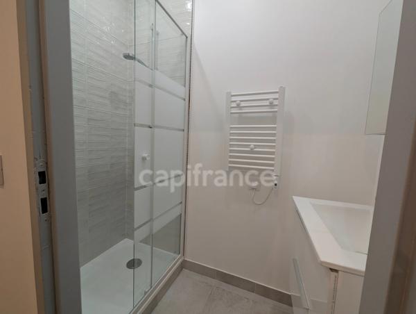 Appartement rénové à louer 2 pièces avec terrasse - BORDEAUX (33) - RUE CARPENTEYRE