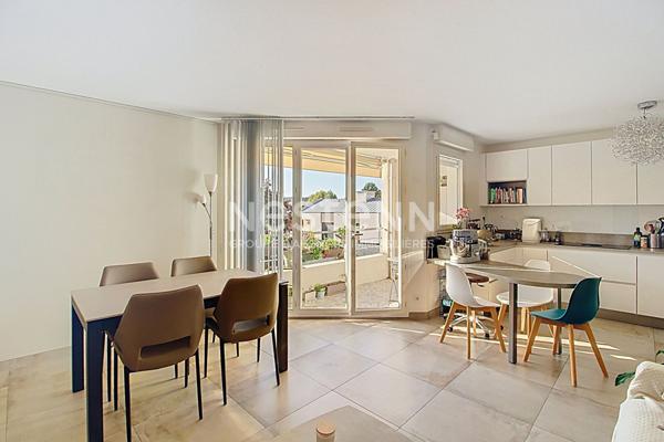 Appartement 3 Pièces Quartier Eglise exposé Ouest avec Ascenseur Cave et Terrasse - 69500 BRON