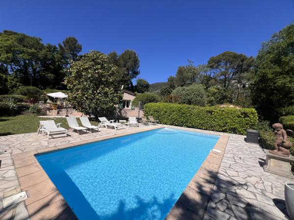 COUP DE CŒUR – Villa de charme avec piscine au calme absolu à Peymeinade