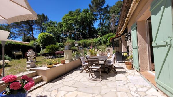 COUP DE CŒUR – Villa de charme avec piscine au calme absolu à Peymeinade