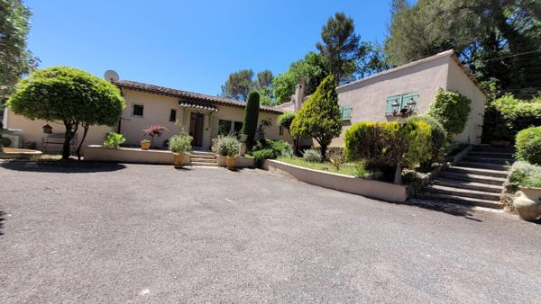 COUP DE CŒUR – Villa de charme avec piscine au calme absolu à Peymeinade