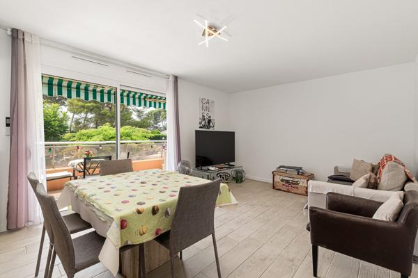 LE CANNET COLOMBIER – T3 RÉNOVÉ AVEC DEUX TERRASSES, GARAGE & CAVE