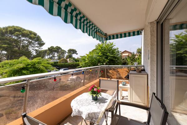 LE CANNET COLOMBIER – T3 RÉNOVÉ AVEC DEUX TERRASSES, GARAGE & CAVE