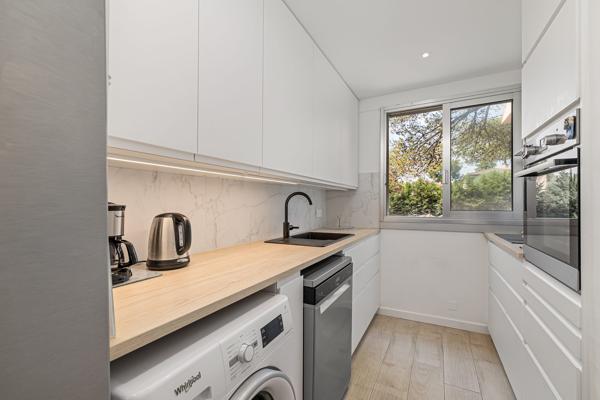 LE CANNET COLOMBIER – T3 RÉNOVÉ AVEC DEUX TERRASSES, GARAGE & CAVE