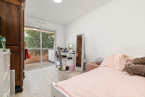 LE CANNET COLOMBIER – T3 RÉNOVÉ AVEC DEUX TERRASSES, GARAGE & CAVE