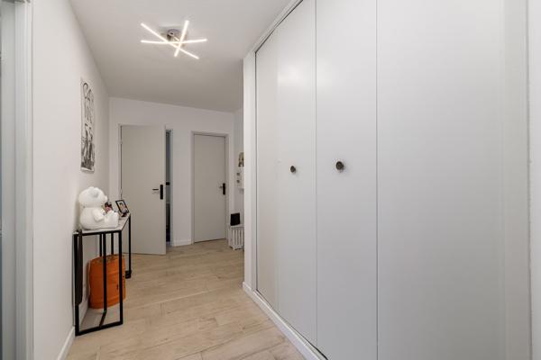 LE CANNET COLOMBIER – T3 RÉNOVÉ AVEC DEUX TERRASSES, GARAGE & CAVE
