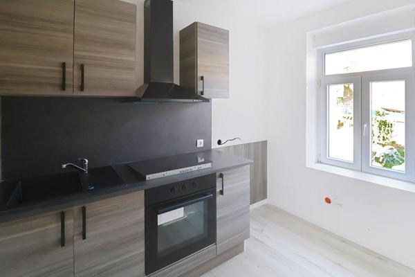 Appartement rénové de 50m2 avec 2 chambres!