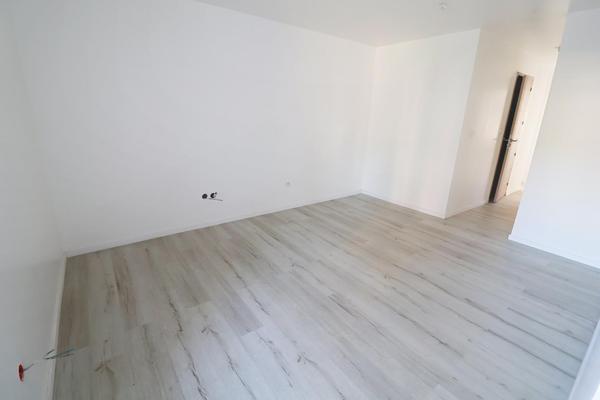 Appartement rénové de 50m2 avec 2 chambres!