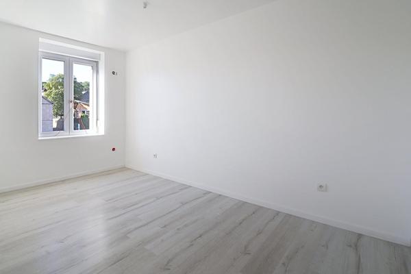 Appartement rénové de 50m2 avec 2 chambres!