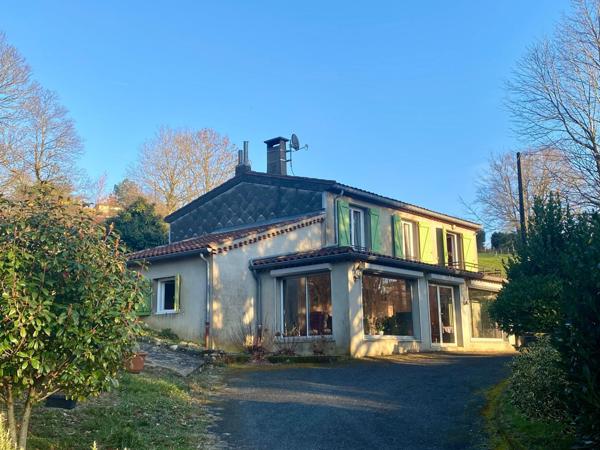 Maison familiale avec terrain attenant et dépendance