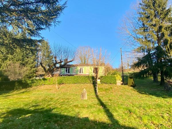 Maison familiale avec terrain attenant et dépendance