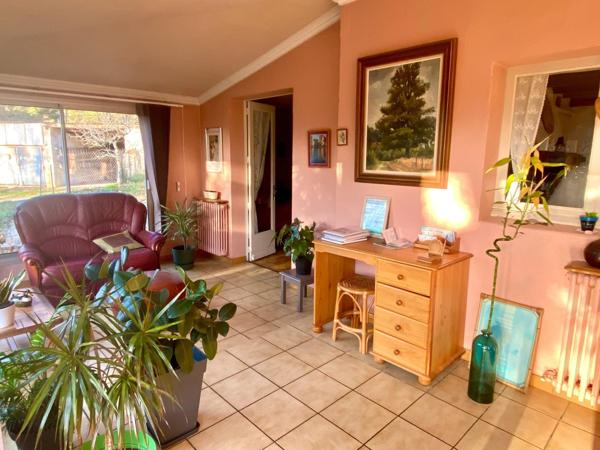 Maison familiale avec terrain attenant et dépendance