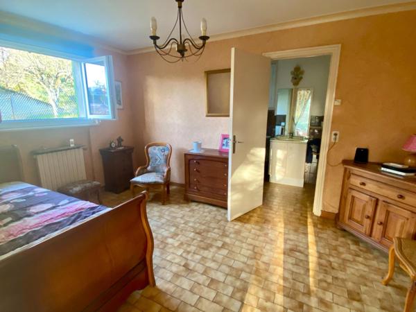 Maison familiale avec terrain attenant et dépendance