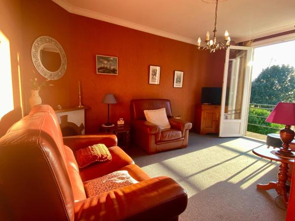 Maison familiale avec terrain attenant et dépendance