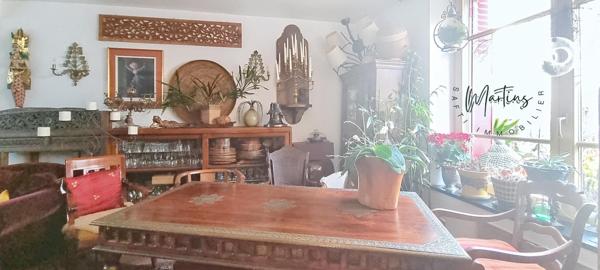 Laissez-vous séduire par une maison de caractère, où le charme de l’ancien s’allie harmonieusement au confort moderne.