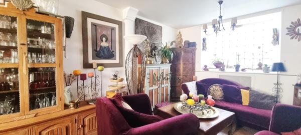 Laissez-vous séduire par une maison de caractère, où le charme de l’ancien s’allie harmonieusement au confort moderne.