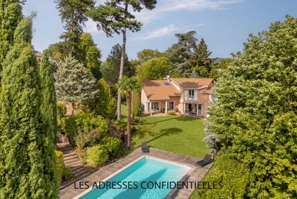 Champagne Au Mont D'or - Maison familiale - 226.50 m² - sur grand parc arboré