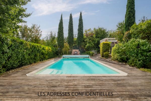 Champagne Au Mont D'or - Maison familiale - 226.50 m² - sur grand parc arboré