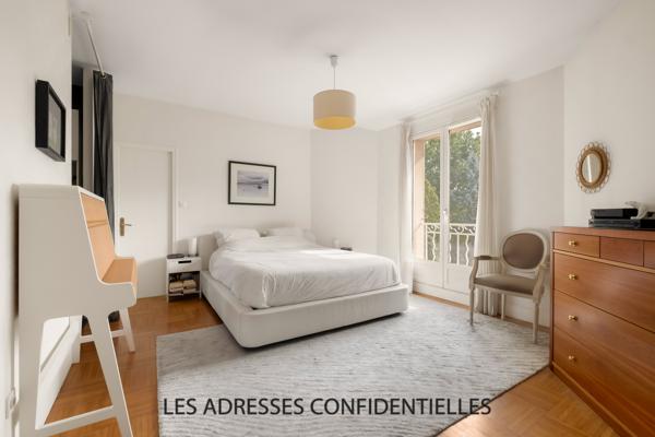 Champagne Au Mont D'or - Maison familiale - 226.50 m² - sur grand parc arboré