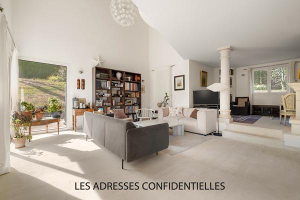 Champagne Au Mont D'or - Maison familiale - 226.50 m² - sur grand parc arboré